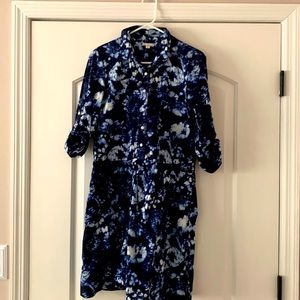 Cute Gap dress with tie waist and sleeves that can be rolled up or rolled down